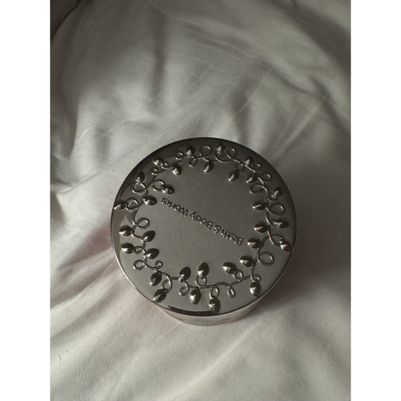 Bath & Body Works Bright Christmas Morning 3 Wick 14.5 oz Candle Red! New - Picture 3 of 4